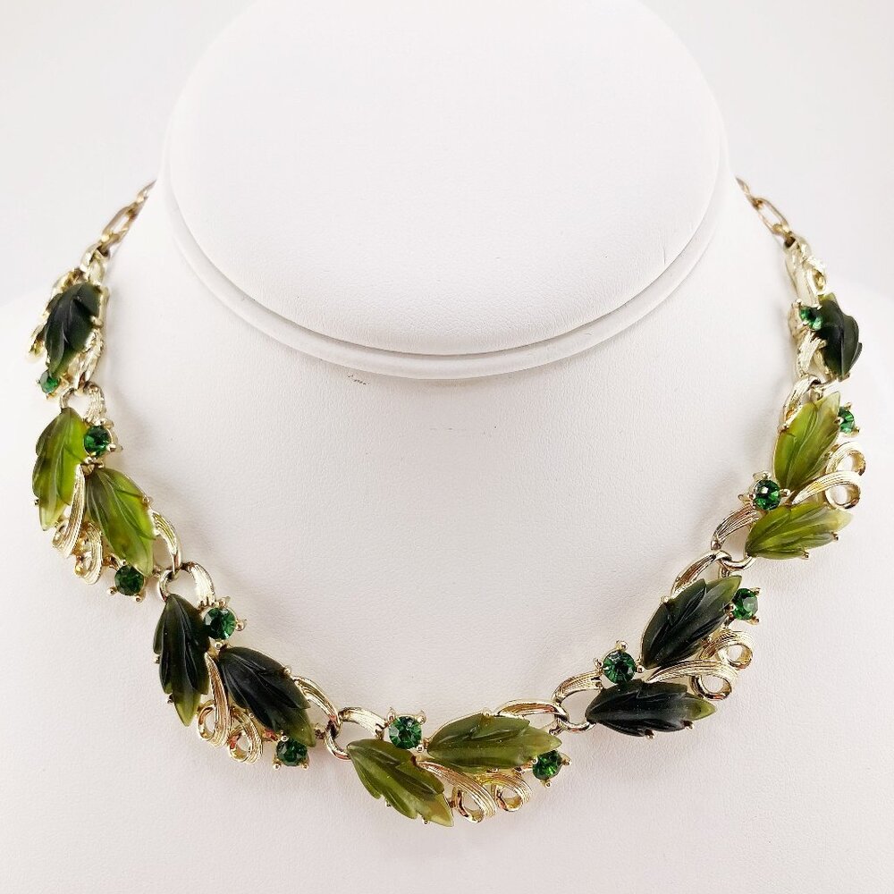 LISNER Vintage molded green fruit salad style leaf choker necklace 1950s jewelry
